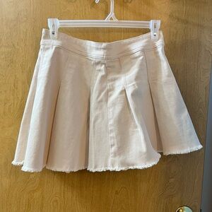 Women’s SO Cream Pleated Mini Skirt Frayed Bottom SZ 15 32W Back Zipper EUC